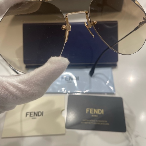Fendi sunglass with case - Picture 3 of 9